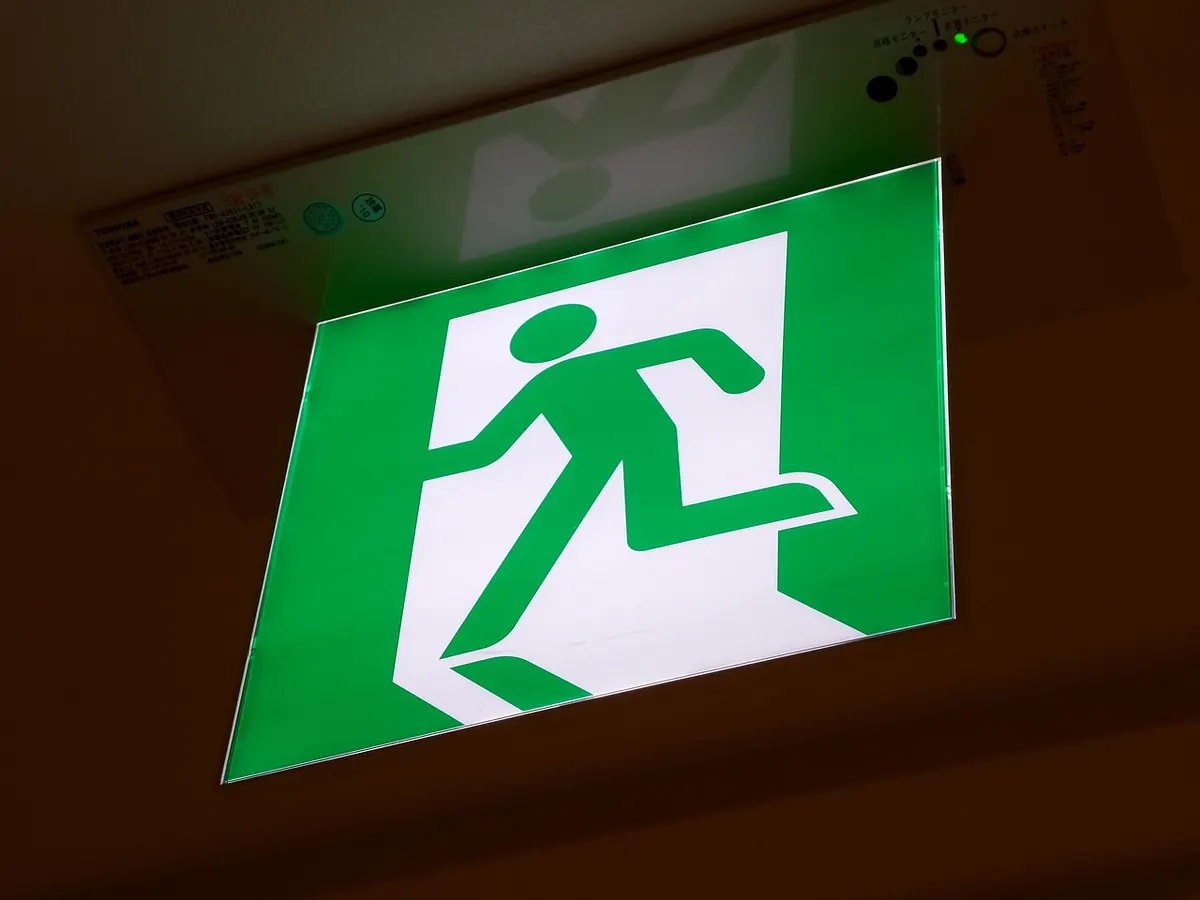 What to Do in the First 60 Seconds of a Workplace Fire: A Step-by-Step Action Plan